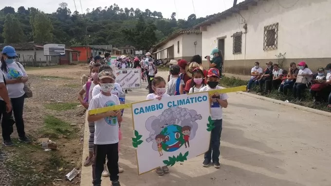 Se realizan dos marchas por el clima en Intibucá y Lempira