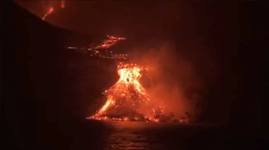 Volcán de La Palma expulsa una nueva colada de lava