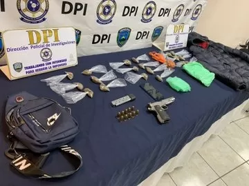 Detenidos tres supuestos integrantes de la MS-13 con droga y arma de fuego en la capital