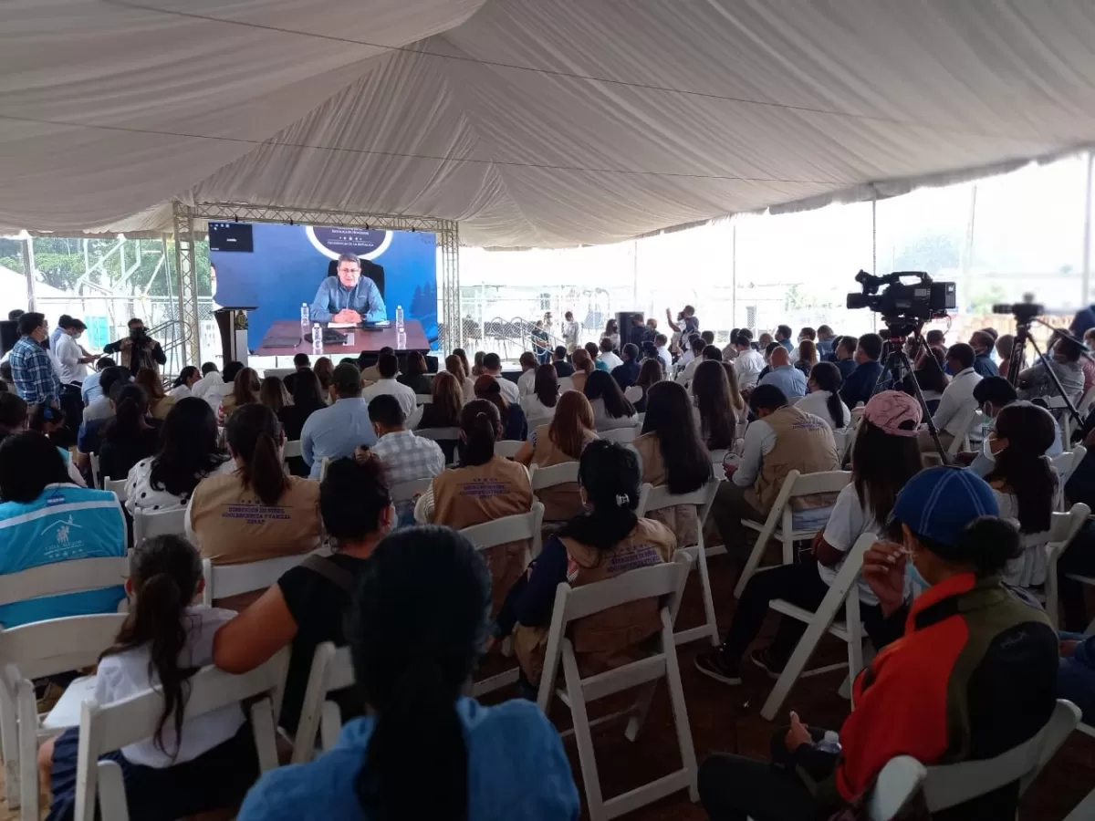 Gobierno entrega 200 nombramientos permanentes a trabajadores de salud en San Pedro Sula
