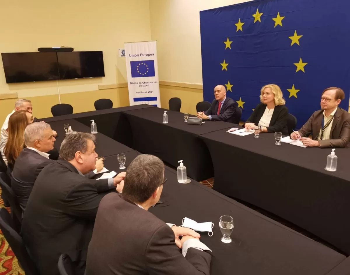La jefa de la Misión de Observación Electoral de la Unión Europea dialogó con el candidato liberal Yani Rosenthal