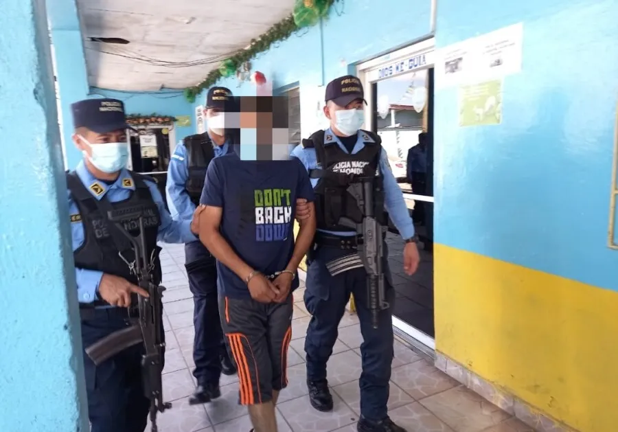 Policías detienen a alias “La Bestia” por triple asesinato en Copán