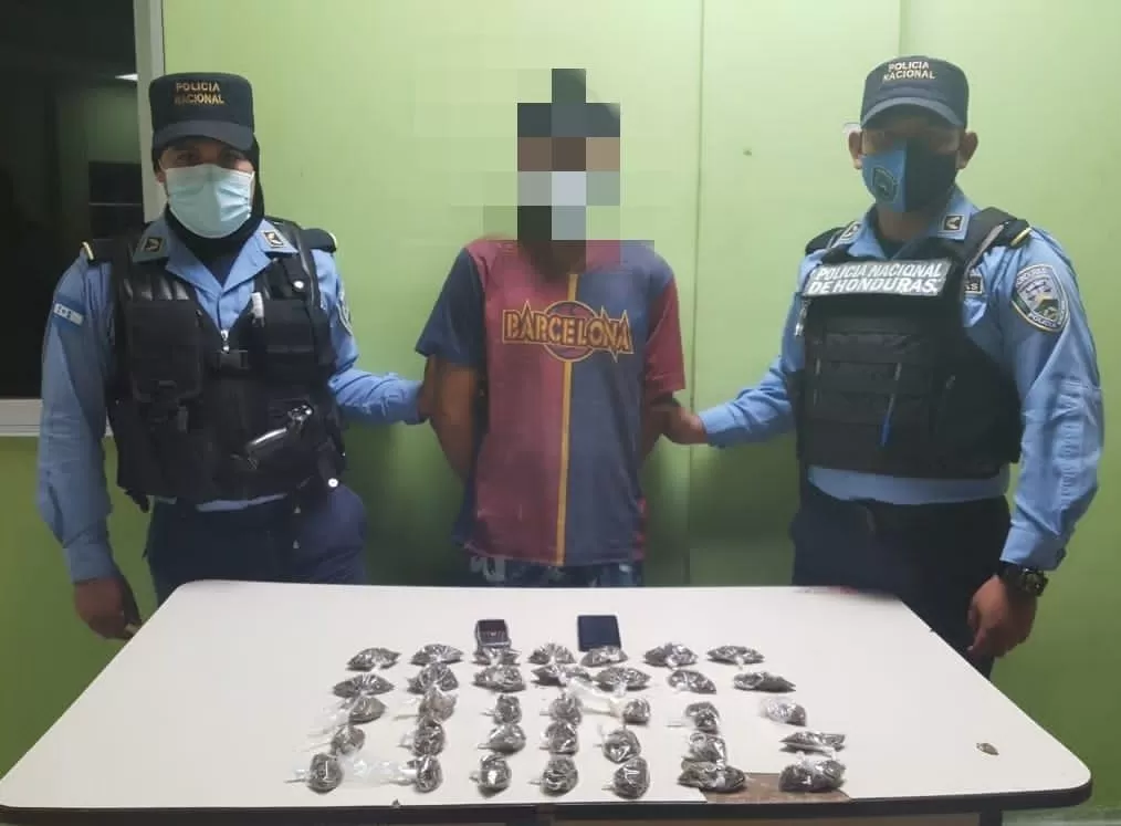 Capturan a ciudadano en poder de 35 envoltorios de supuesta marihuana en Copán
