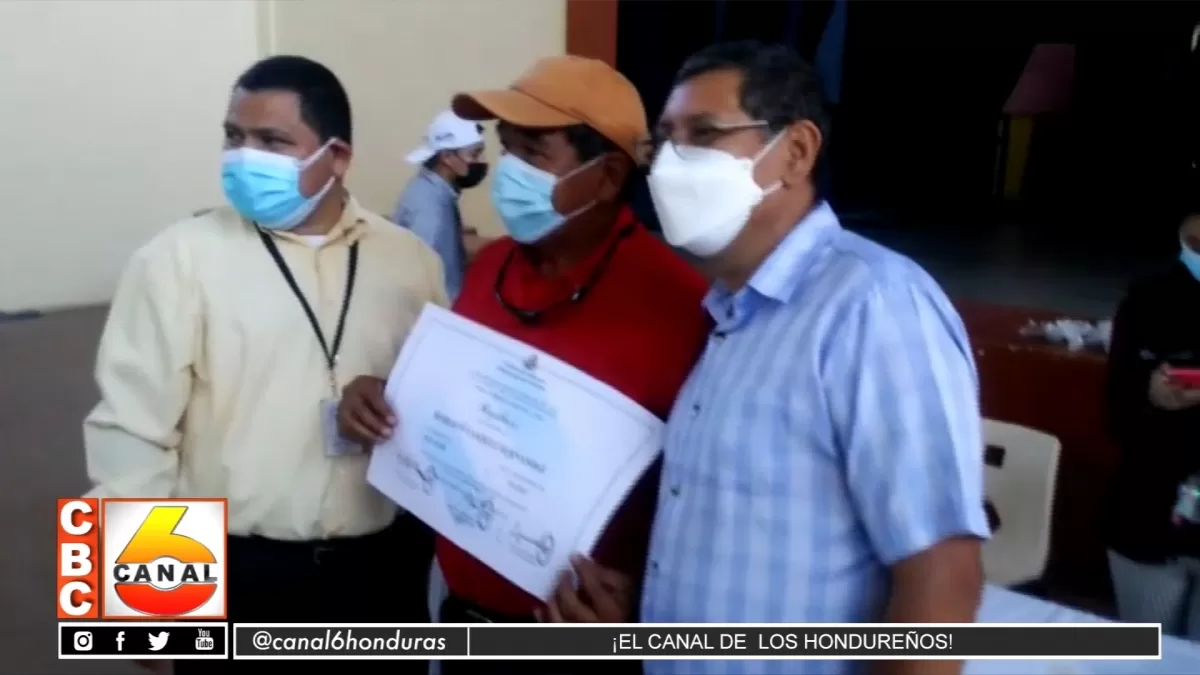 Regidores y alcaldes electos en La Paz reciben sus credenciales