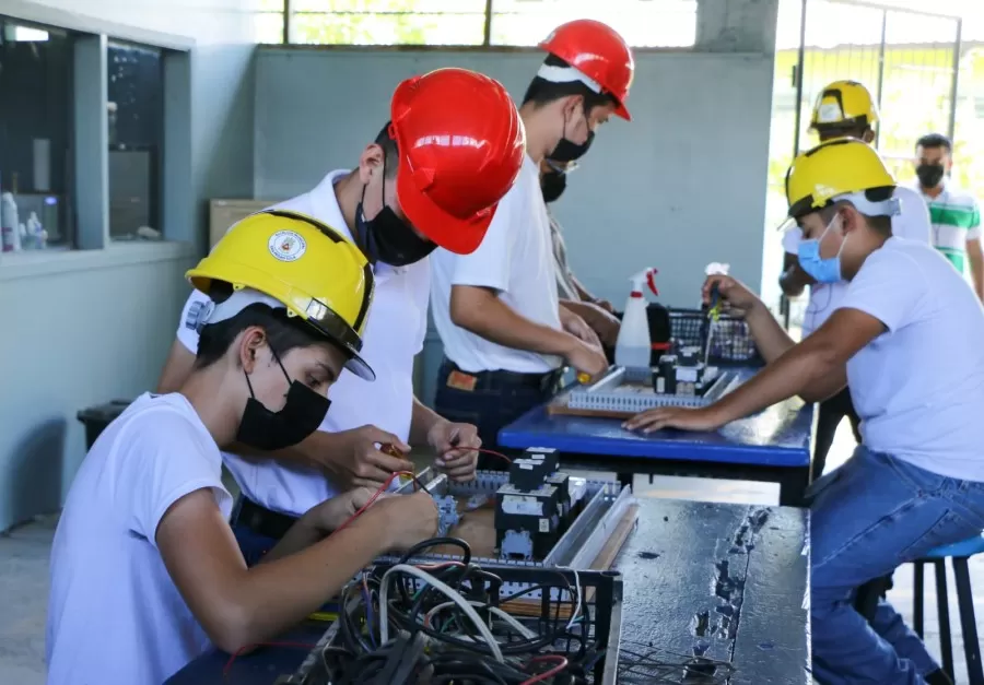895 jóvenes han sido matriculados en el Centro Técnico Honduras Corea