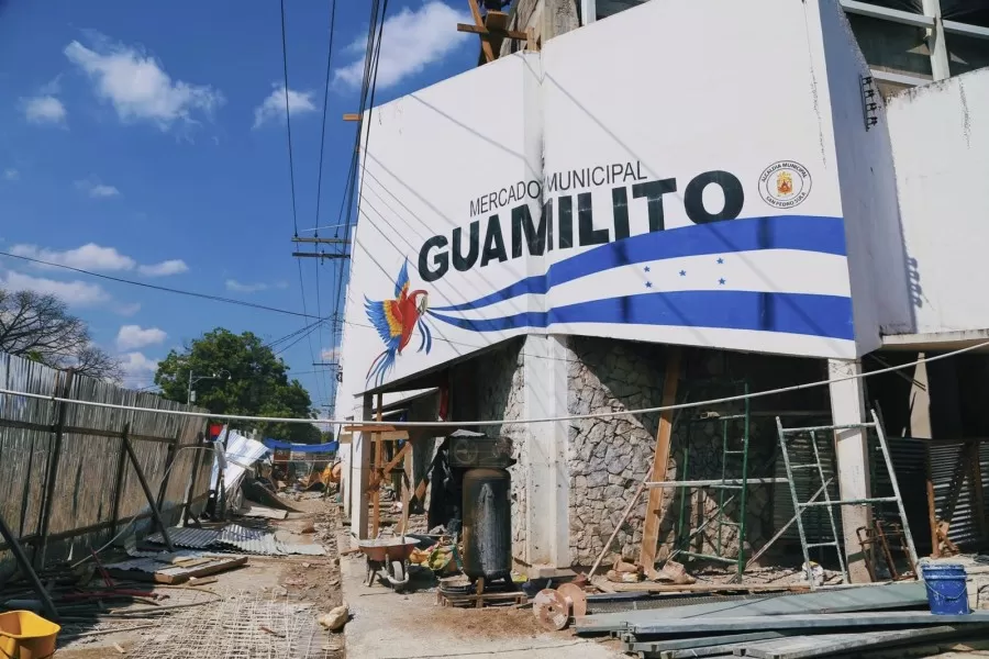 Evalúan avance del proyecto de construcción del Mercado Guamilito 02