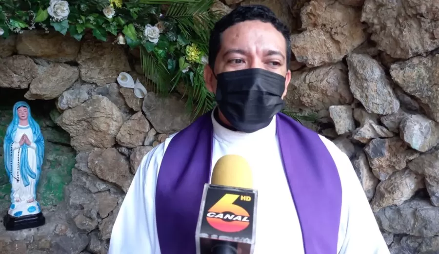 Miércoles de Ceniza Realizan la imposición de la cruz de ceniza en Santa Bárbara 01