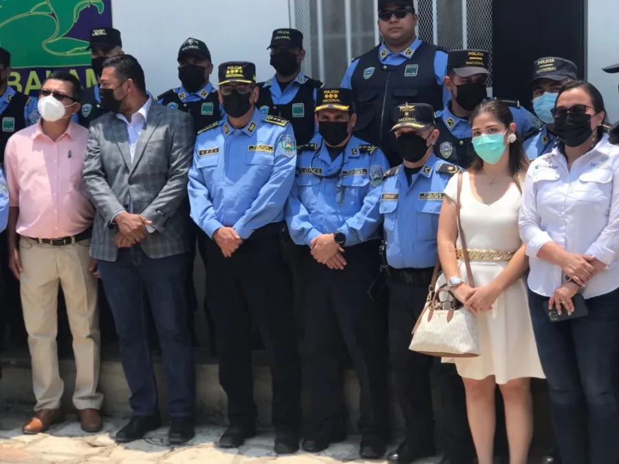 Autoridades municipales y policiales inauguran en Cantarranas F.M. Estación de Policía para la atención y seguridad del turista