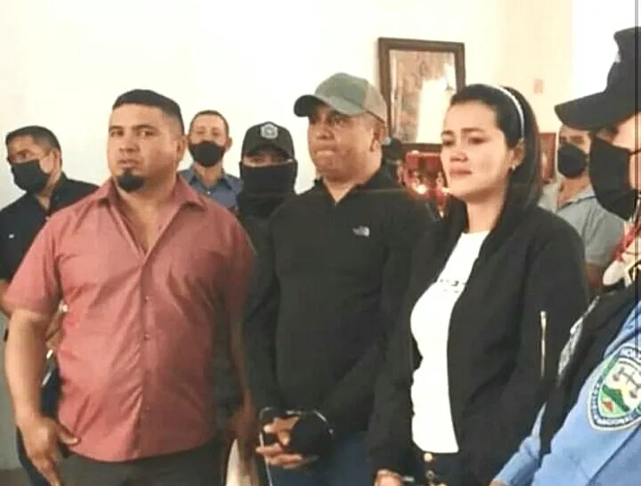 El capitán retirado del Ejército, Santos Rodríguez Orellana, acudió esposado de manos al velatorio de su padre este sábado