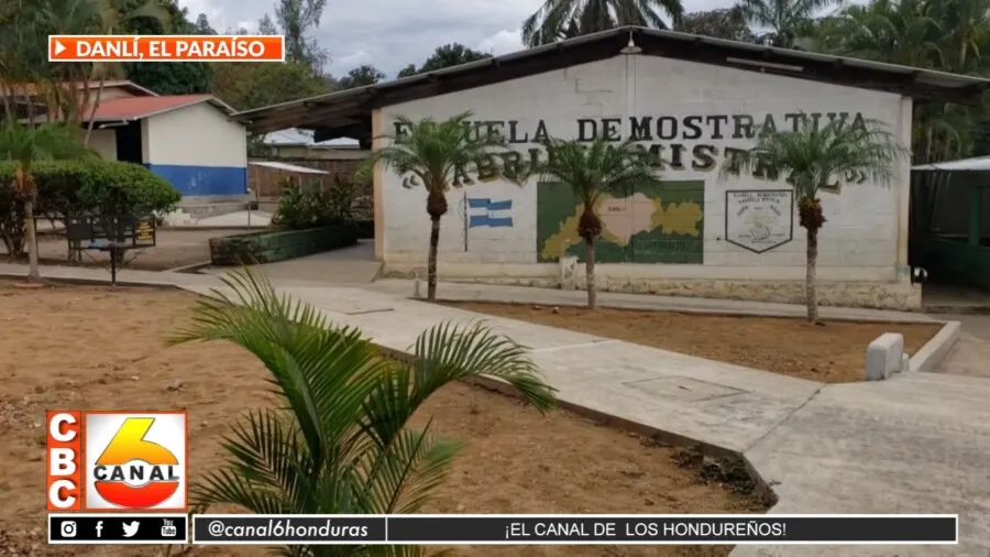En Danlí, La Escuela Gabriela Mistral vacuno a sus niños por gestión propia