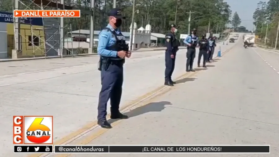 La policía construye punto de control fronterizo en Danli, El Paraíso