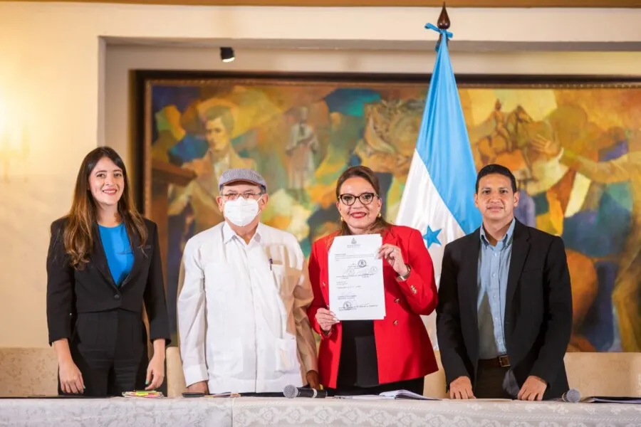 La presidenta Xiomara Castro sanciona los proyectos que derogan la reforma constitucional que le dio vida a las ZEDEs