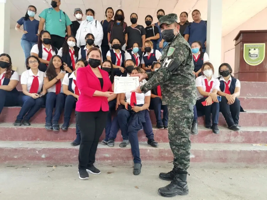 Militares realizan brigada en la escuela República de Costa Rica de Choloma