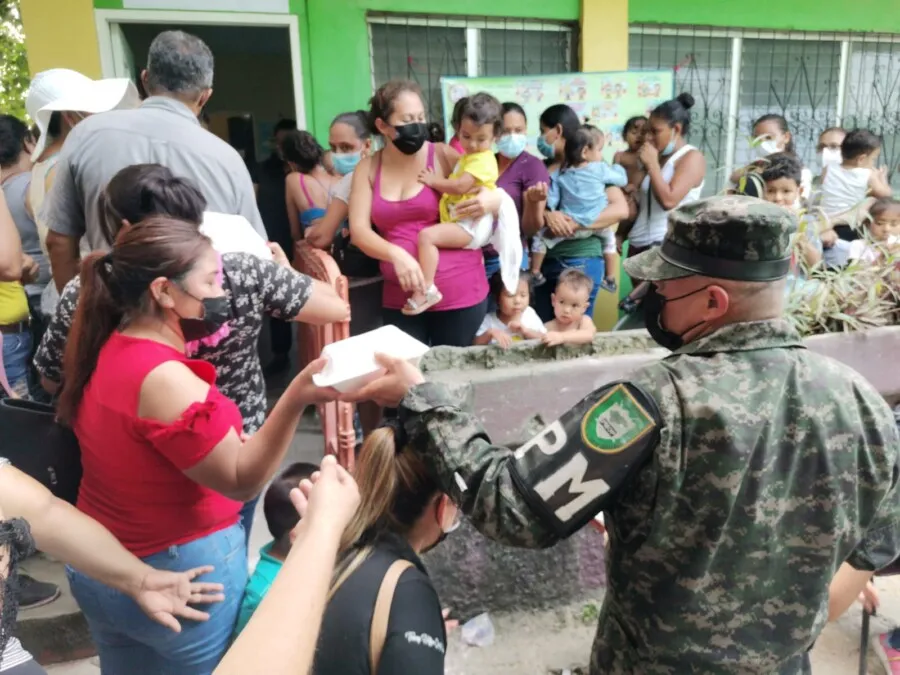 Militares realizan brigada en la escuela República de Costa Rica de Choloma