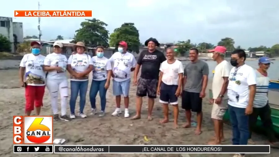 Competencia de cayucos en Barrio Ingles en La Ceiba, Atlántida