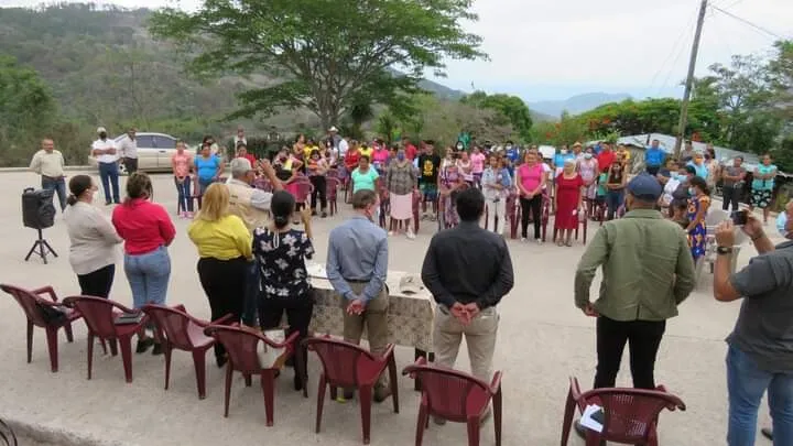 Comunidad de la flor en Comayagua prohibe ventas de bebidas alcoholicas mediante cabildo abierto