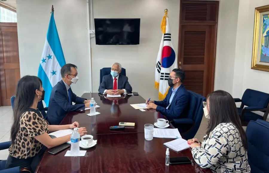 Conatel recibe al embajador de Corea, Sr. Jae Hyun Shim
