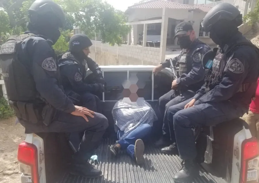 En Comayagua arrestan a tres miembros de una familia en posesión de 11 armas de fuego de diferente calibre