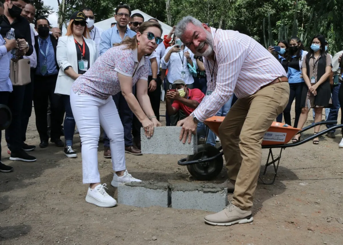 Alcalde Roberto Contreras coloca primera piedra del Mega Vivero Municipal Santa Ana, que producirá 200 mil plantas al año