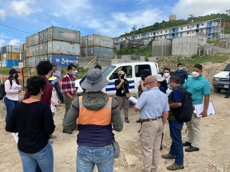 Fiscalía del Ambiente lidera inspección en predios donde se construyen casas contenedores en Tegucigalpa
