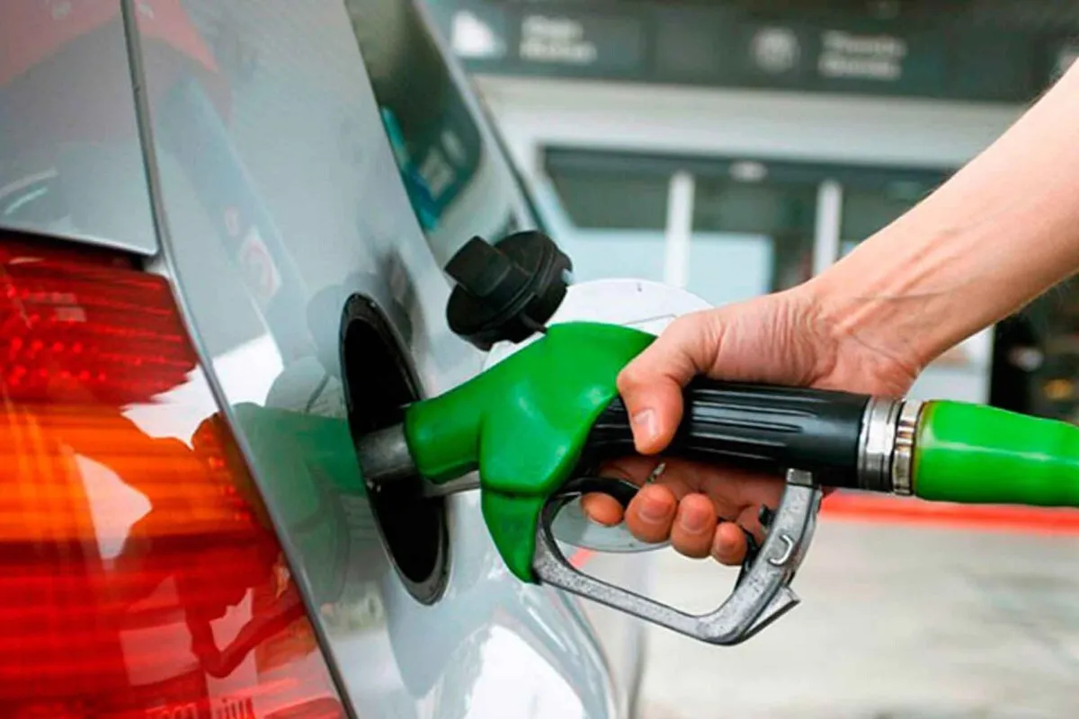 Gobierno congelará precios de la gasolina regular y Diésel