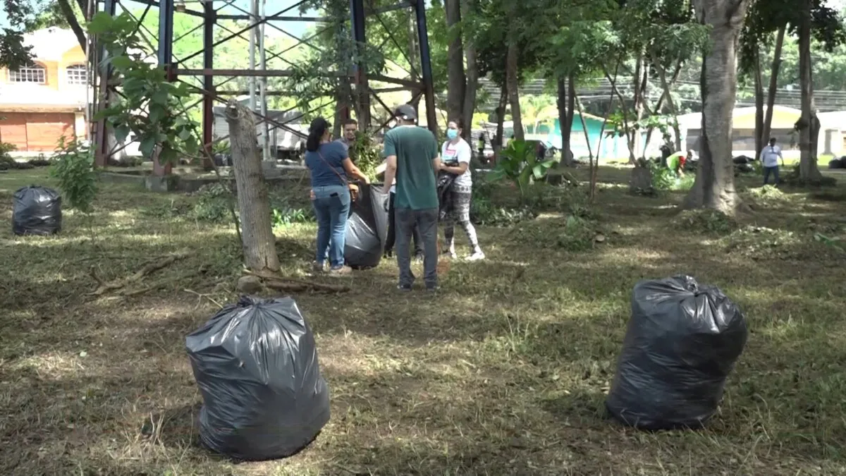 Municipalidad de San Pedro Sula Ejecuta operativos de limpieza en el parque de la Stibys