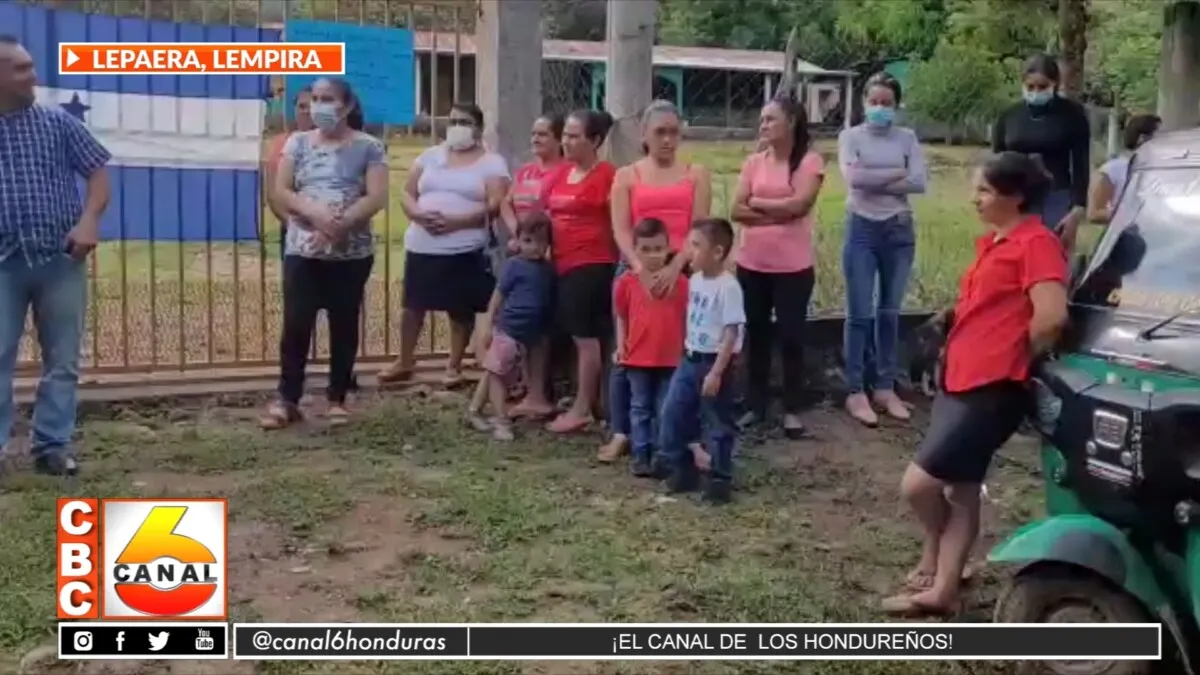 Padres de familia mantienen tomada la Escuela 6 de Mayo en Lepaera, Lempira