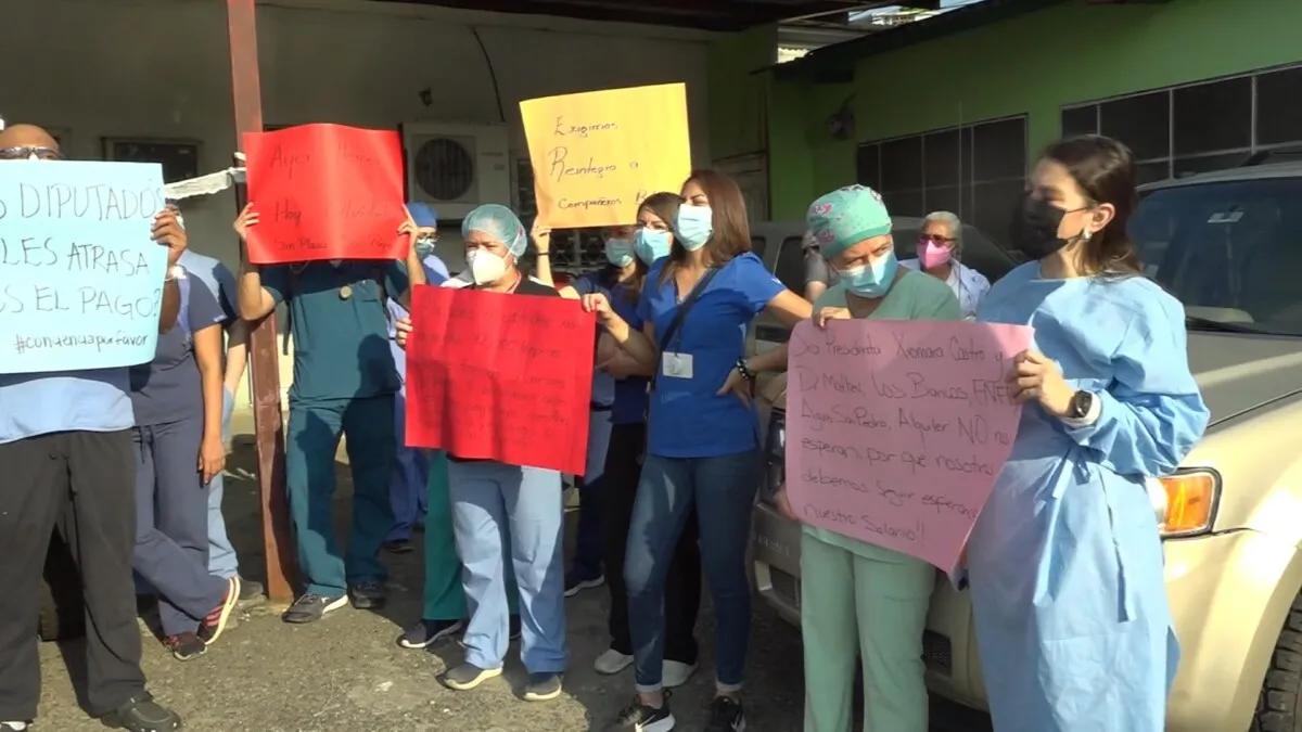 Personal de salud del Hospital Leonardo Martínez Valenzuela anuncian plantones