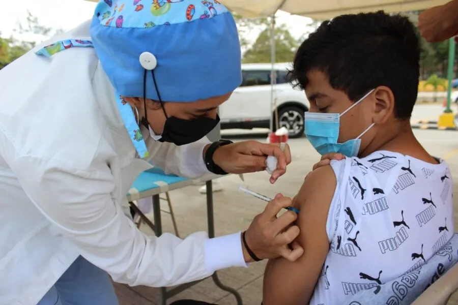 Secretaria de salud continua con la aplicacion de vacunas contra el covid-19 en puntos fijos y casa a casa