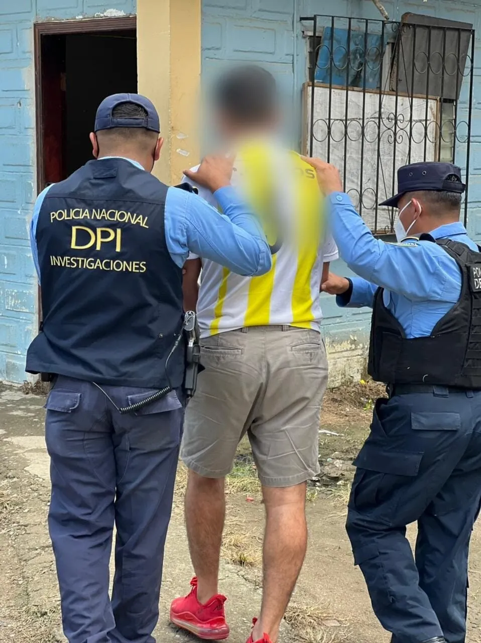 Arrestan presunto líder de Grupo Delictivo Organizado “Pandilla 18” en poder de armas de fuego y supuesta droga