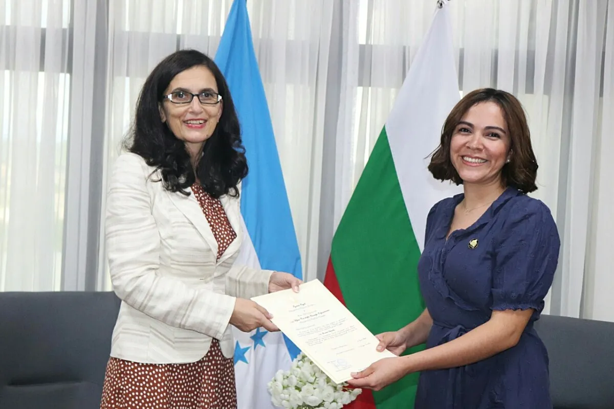 Cancillería recibe Copias de Estilo de la nueva Embajadora de Bulgaria