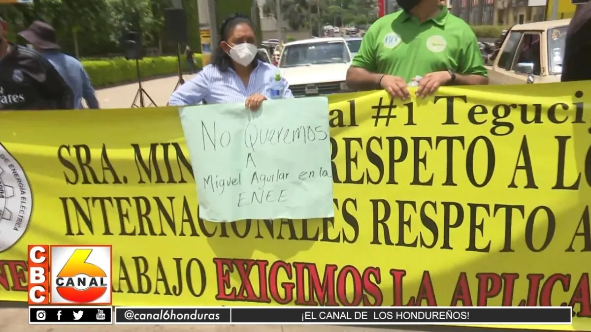 Empleados de Stenee protestan exigiendo la salida de Miguel Aguilar