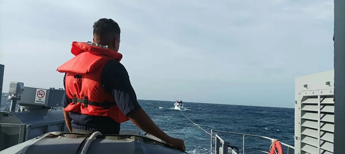 FFAA rescata embarcación pesquera con cinco tripulantes a la deriva