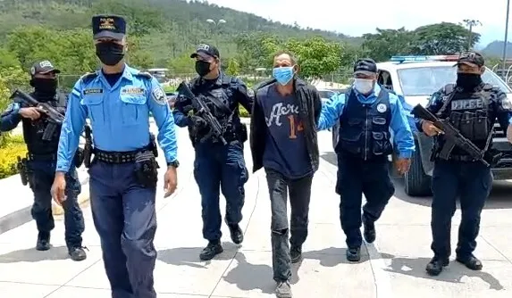 Por doble femicidio, agentes de la UDEP-16 arrestan a sujeto en Santa Bárbara