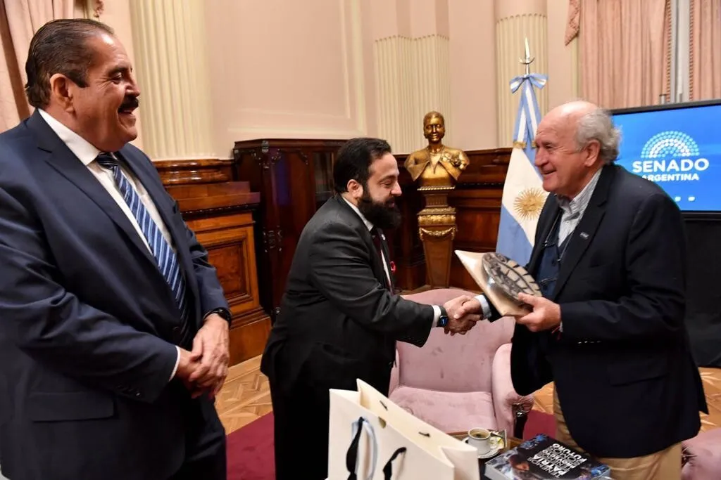 Presidente y secretario del Congreso Nacional se reúnen con autoridades legislativas de Argentina