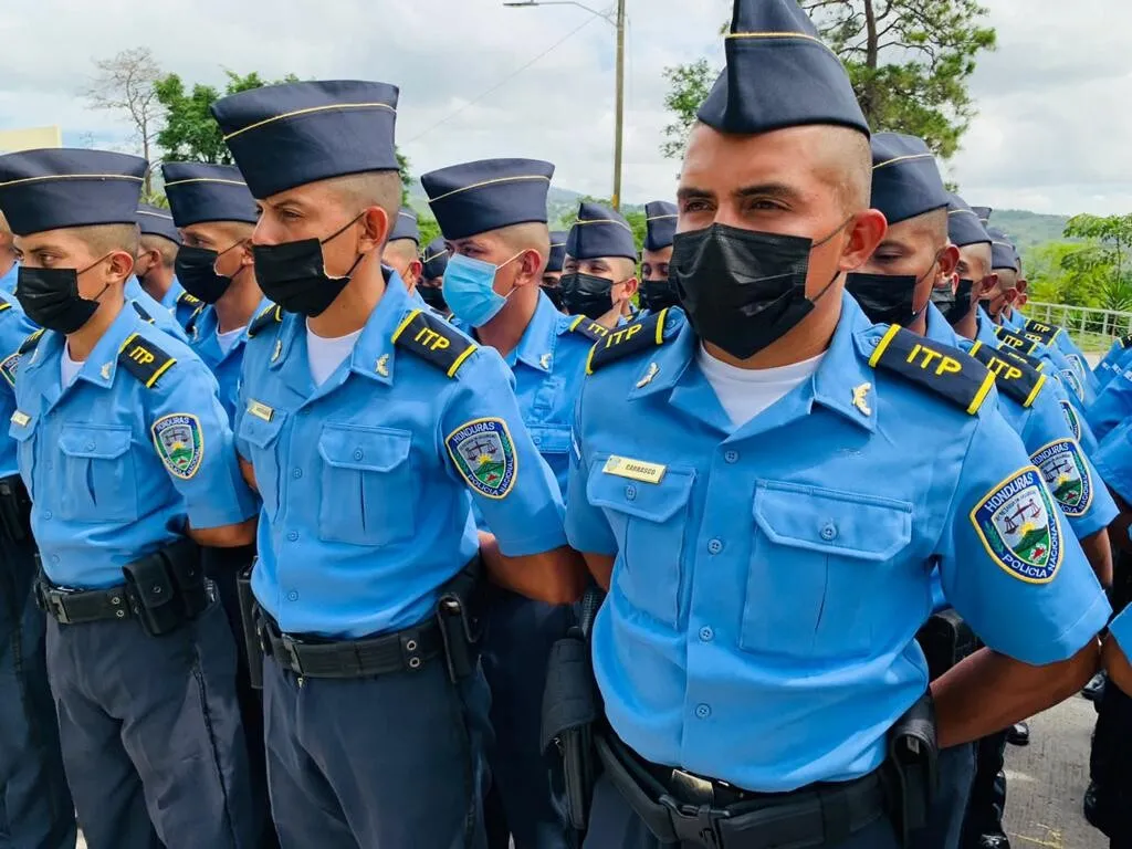 508 aspirantes a policía del ITP salen a las calles a brindar seguridad a la población
