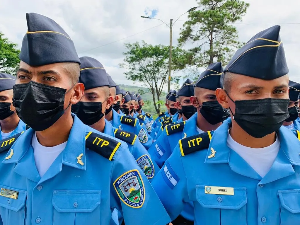 508 aspirantes a policía del ITP salen a las calles a brindar seguridad a la población
