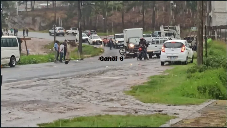 Accidente entre motocicleta y micro bus deja dos personas muertas en Marcala, La Paz