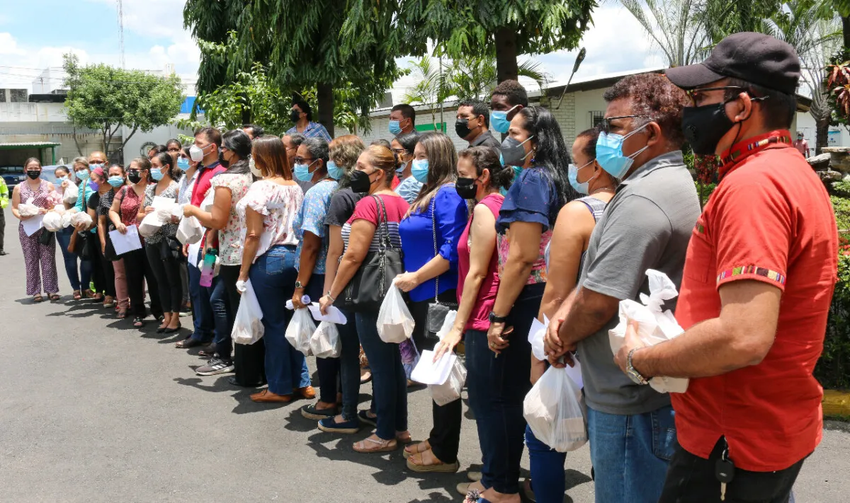 Administración del alcalde Roberto Contreras a través de Gerencia de Ambiente entregó banco de semillas a centros educativos