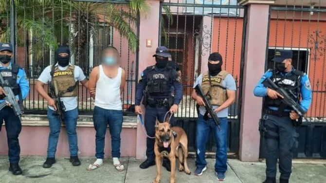 Cae sujeto con 260 libras de supuesta marihuana en San Lorenzo, Valle