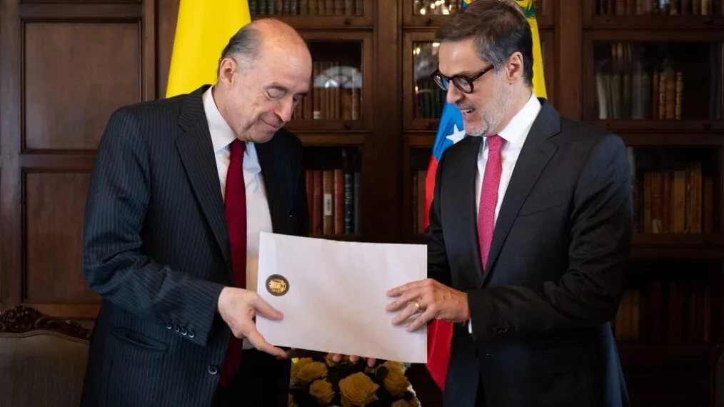 Colombia recibe credenciales del embajador de Venezuela