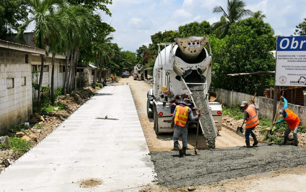 Con trabajos de fundición, Municipalidad de San Pedro Sula, que dirige el alcalde Roberto Contreras, avanza con proyecto de pavimentación en Rivera Hernández