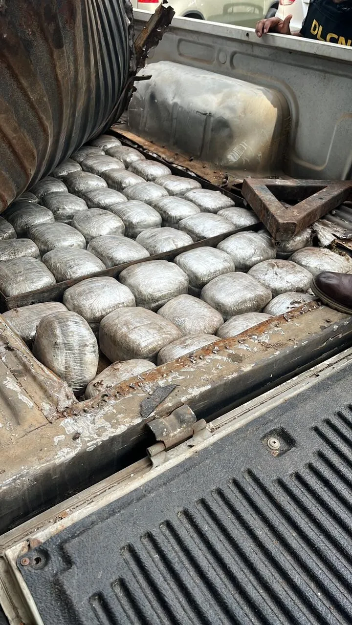 Detectives de la DLCN interceptan vehículo con 318 libras de supuesta marihuana en Jícaro Galán