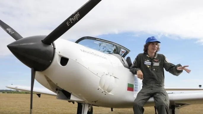 Piloto de 17 años da la vuelta al mundo en solitario