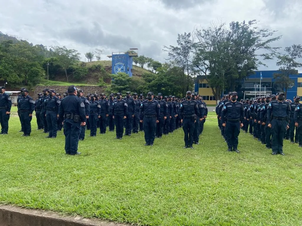 107 funcionarios policiales culminaron con éxito el curso de Comando de Operaciones Especiales COBRA