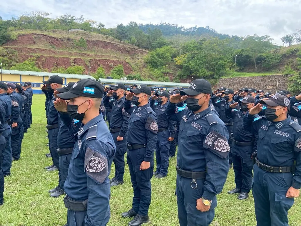 107 funcionarios policiales culminaron con éxito el curso de Comando de Operaciones Especiales COBRA