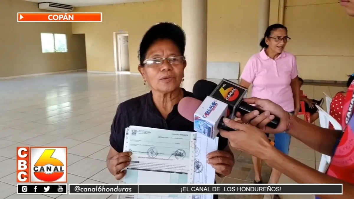 6 Mujeres del sector de vendedores informales son beneficiadas en L.E.C en Copán