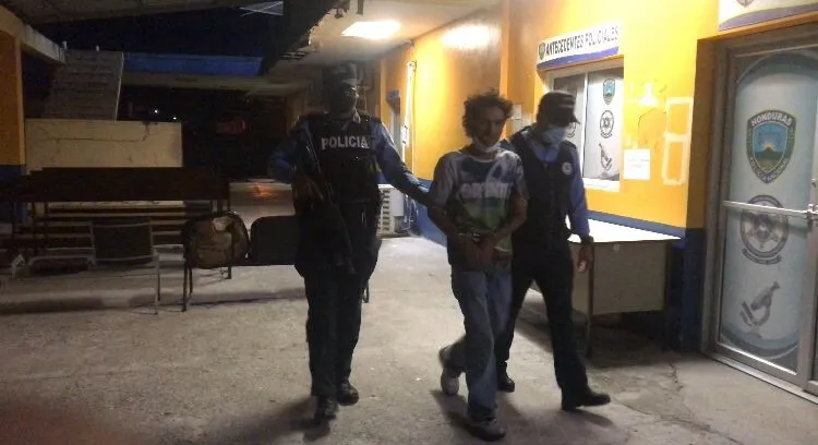 Agentes policiales de Copán detienen a una persona por diferentes delitos
