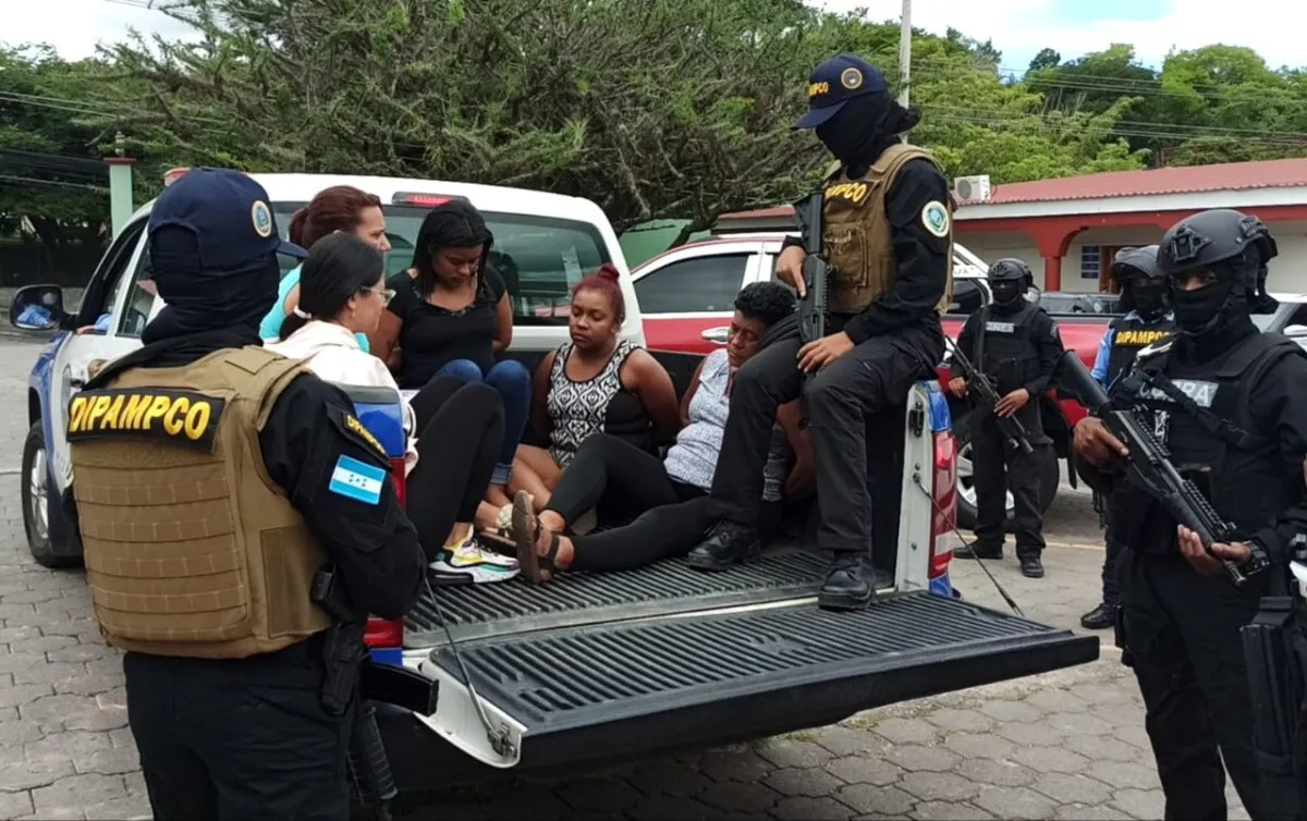 Al menos dieciocho miembros de organizaciones crimínales son capturados en allanamientos realizados por la DIPAMPCO en coordinación con el Ministerio Público