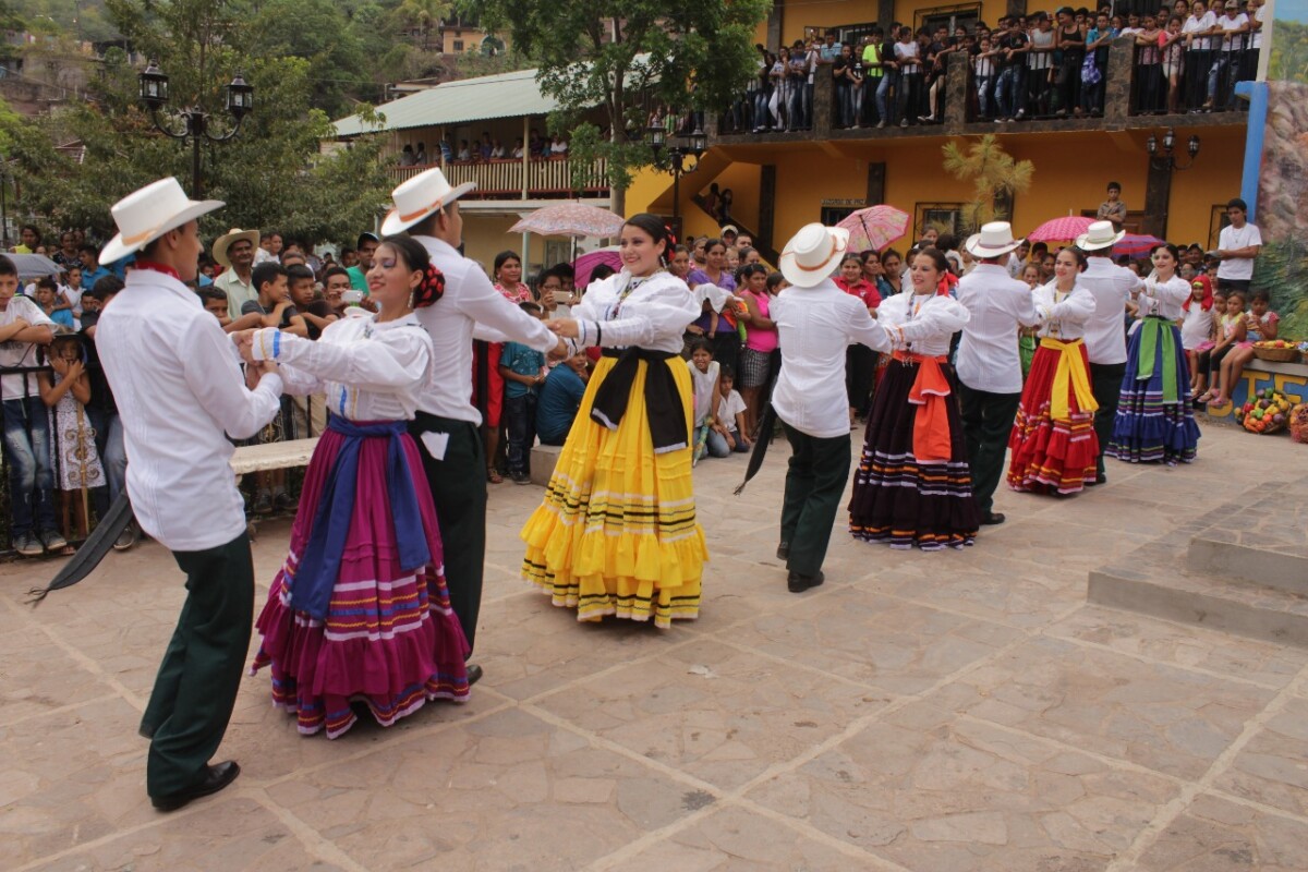 Banda musical hondureña producirá disco con canciones folclóricas
